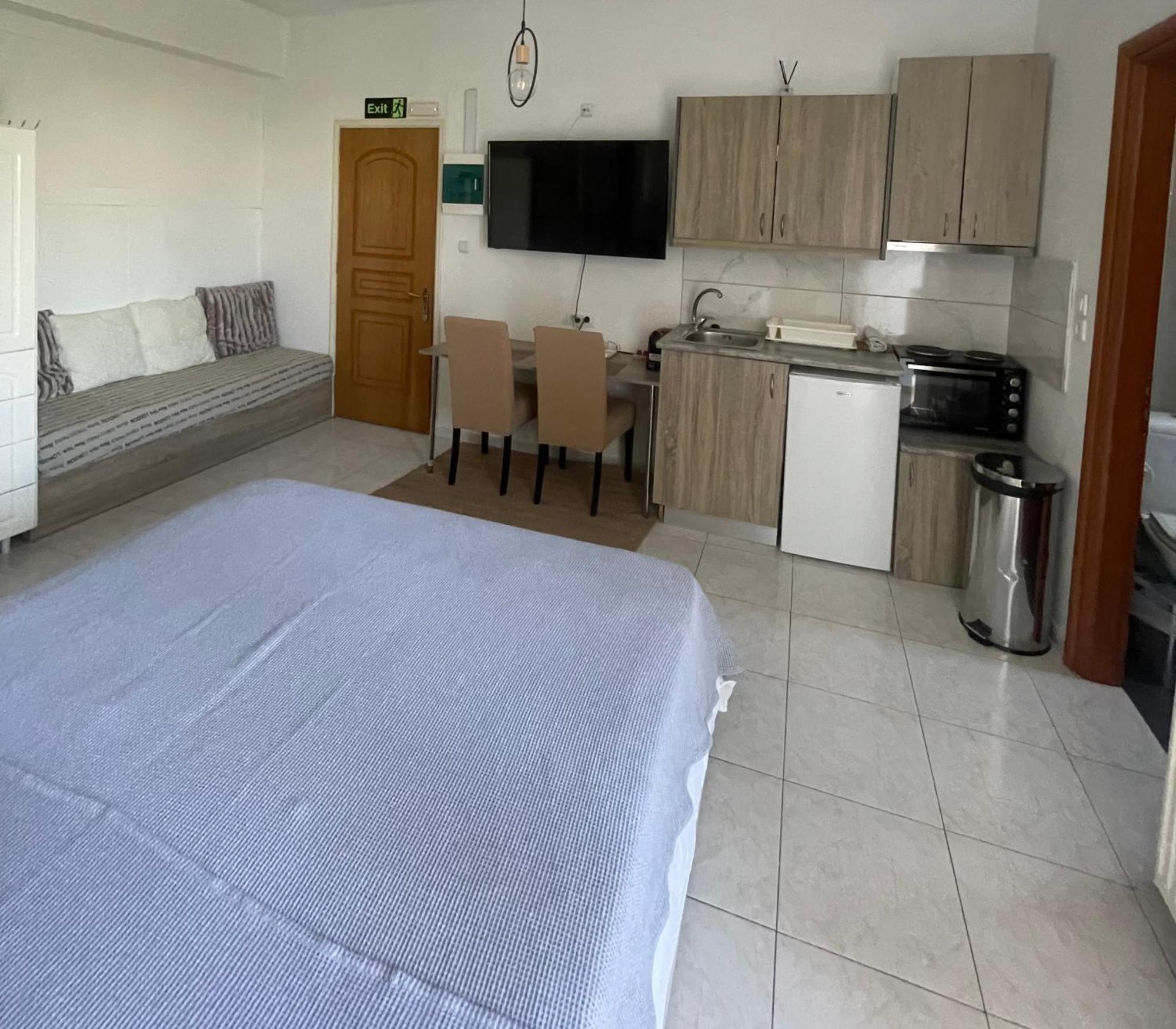 Greece Apartments Now Патра Экстерьер фото